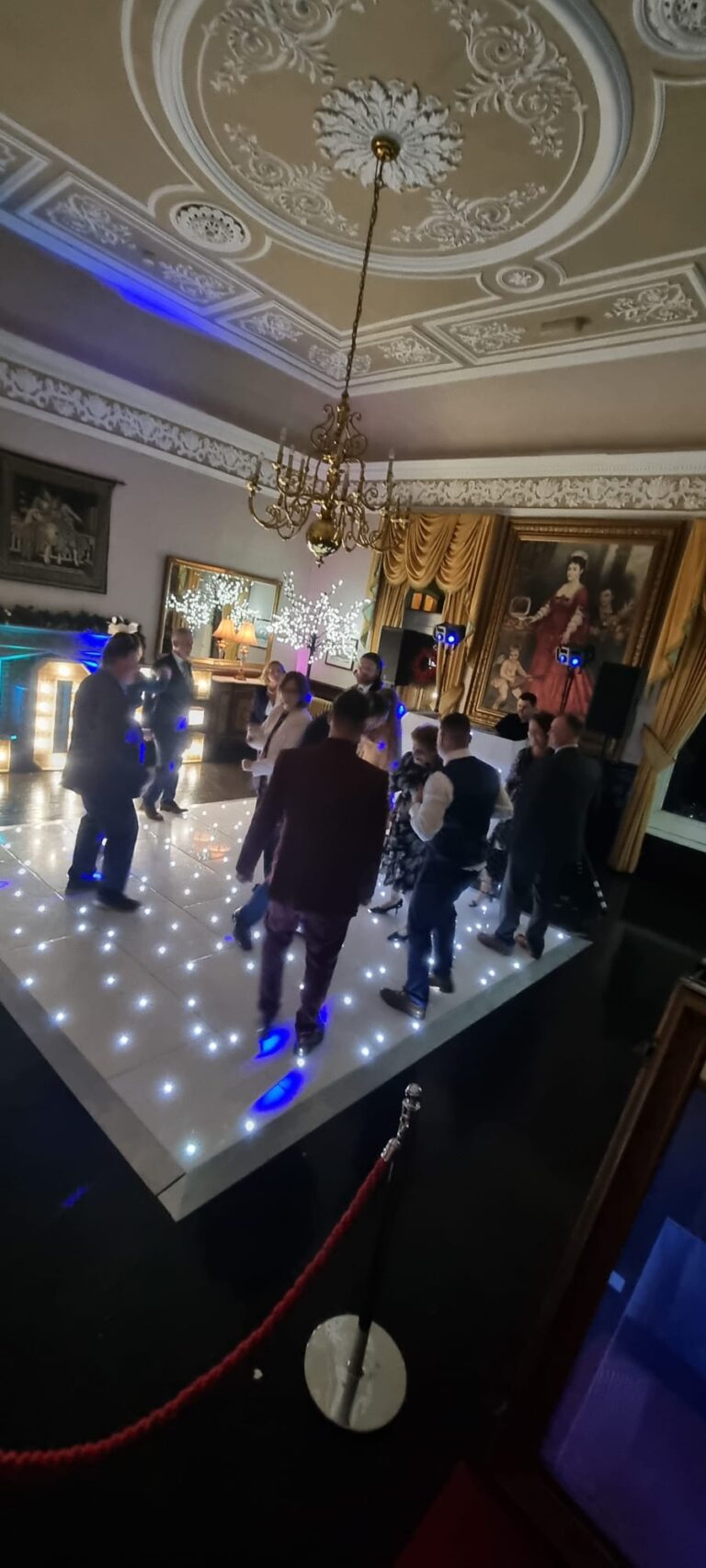 PHOTO 2021 12 23 19 54 55 768x1707